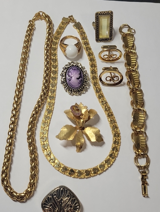 Jewelry - Gold-Tone Women’s Jewelry Set with Purple Cameo Brooch